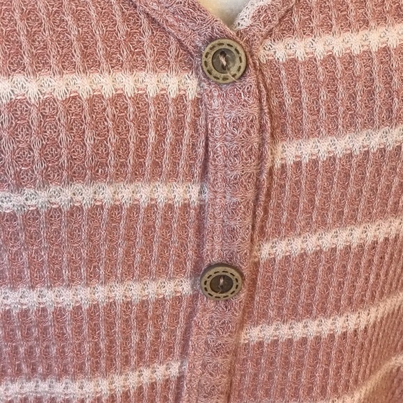 WAFFLE KNIT DOLMAN TOP W/ WHITE STRIPES - Picture 7 of 7